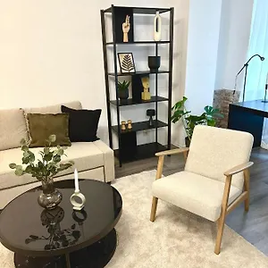 Apartment Wunderschoenes Im P-berg Mit Pkw Stellplatz Optional Buchbar, Berlin